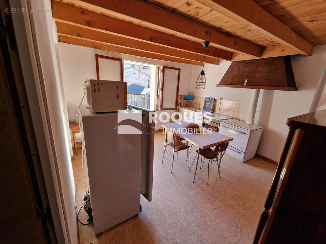 Sur la commune de Castanet-le-Haut, à vendre charmante maison de village 4 pièces d'environ 75 m2 avec garage - photo 9