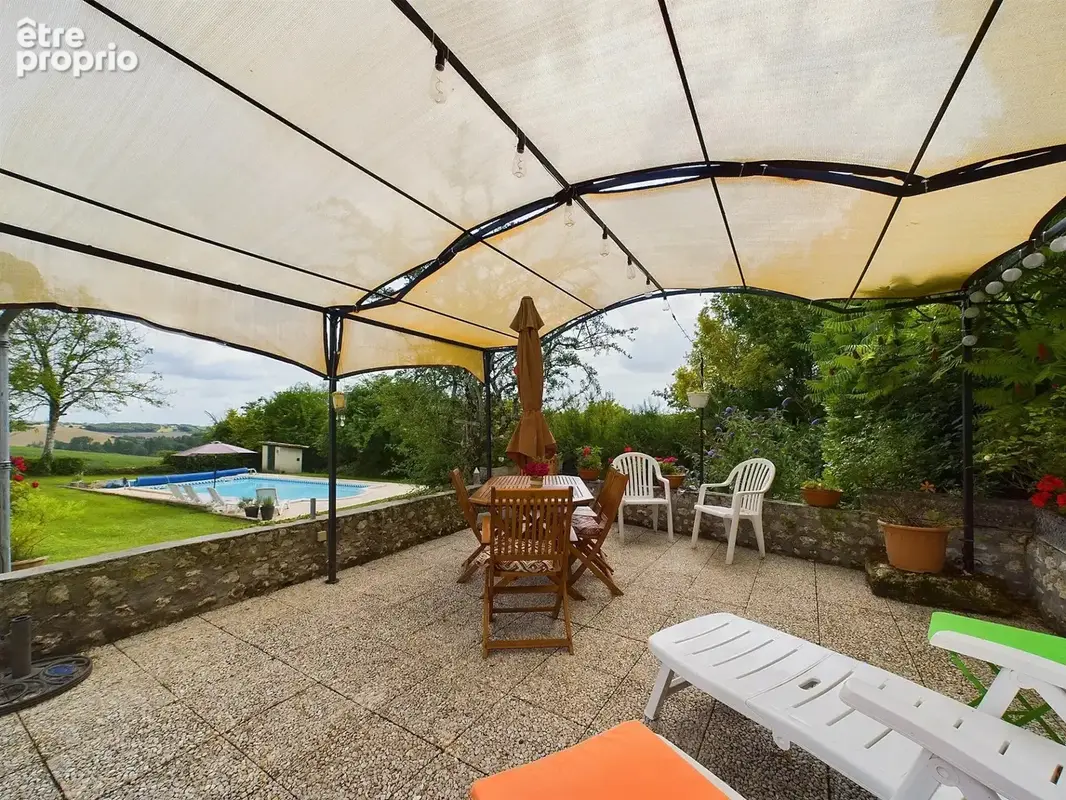 Propriété de 4 chambres avec maison d'amis, piscine, grange et vues panoramiques - photo 12