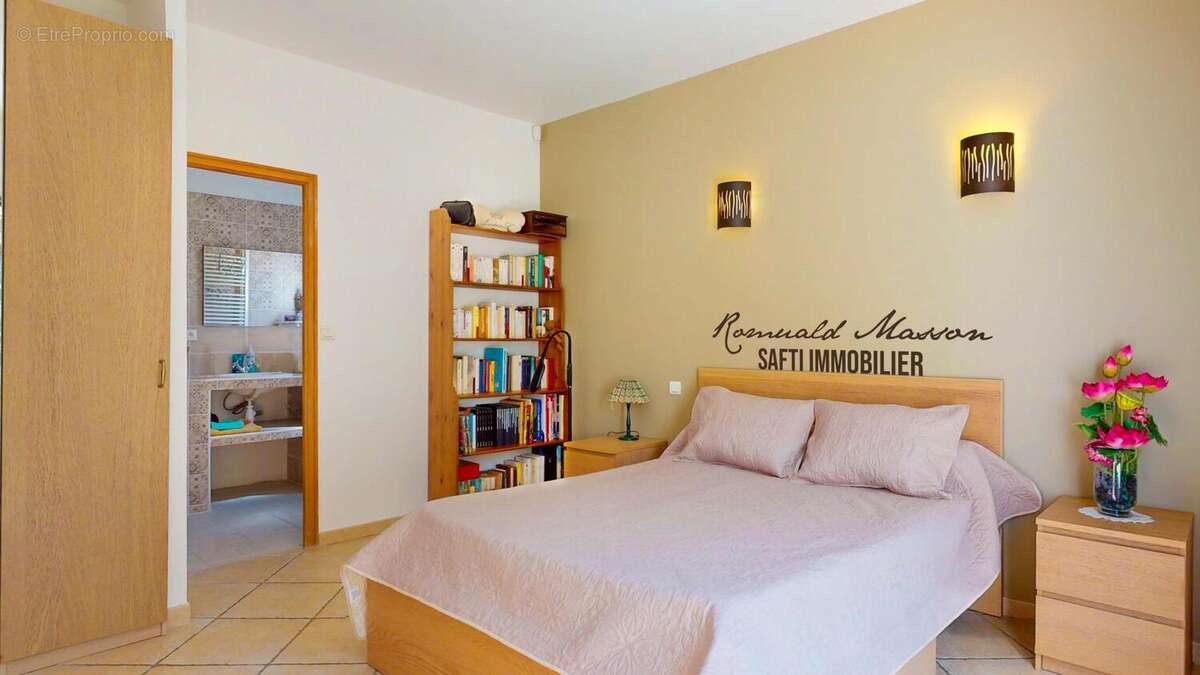 Maison 172 m² à La Celle  - photo 9