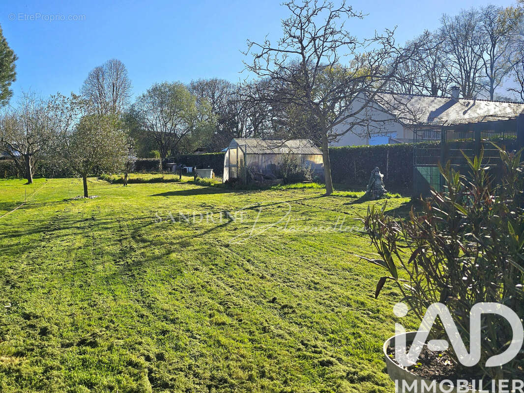 Photo 3 - Terrain à HERIC