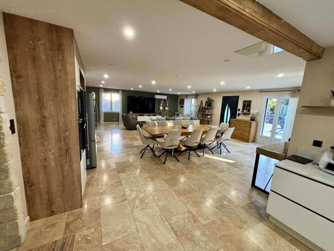 Maison à SUZE-LA-ROUSSE