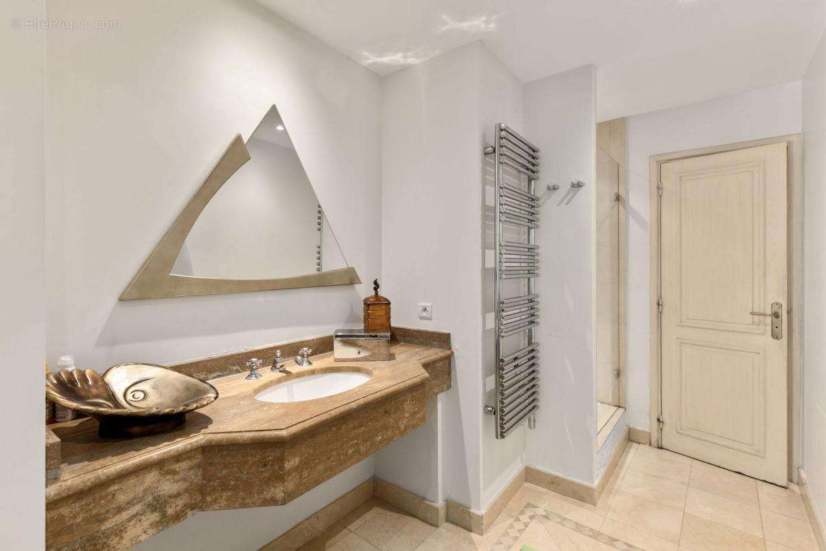 Appartement à VALLAURIS