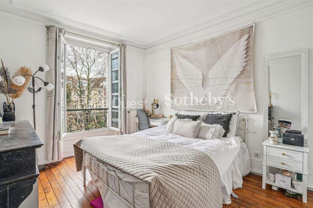 Appartement à NEUILLY-SUR-SEINE