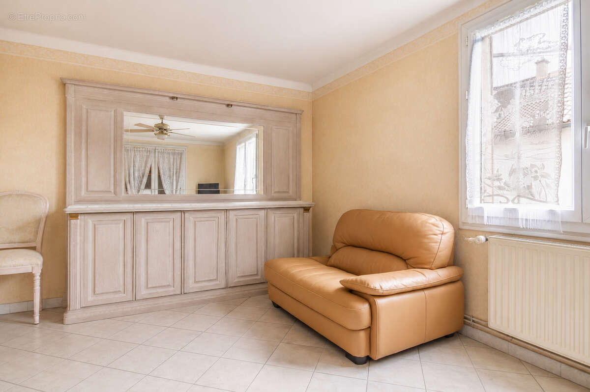 Grenoble - opportunité rare - ensemble immobilier de 4 logements avec garages & dépendances - revenus annuels - photo 9