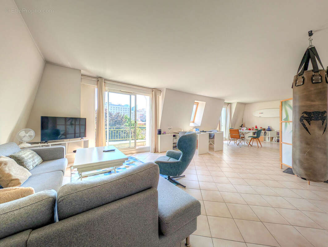 Appartement à LA GARENNE-COLOMBES