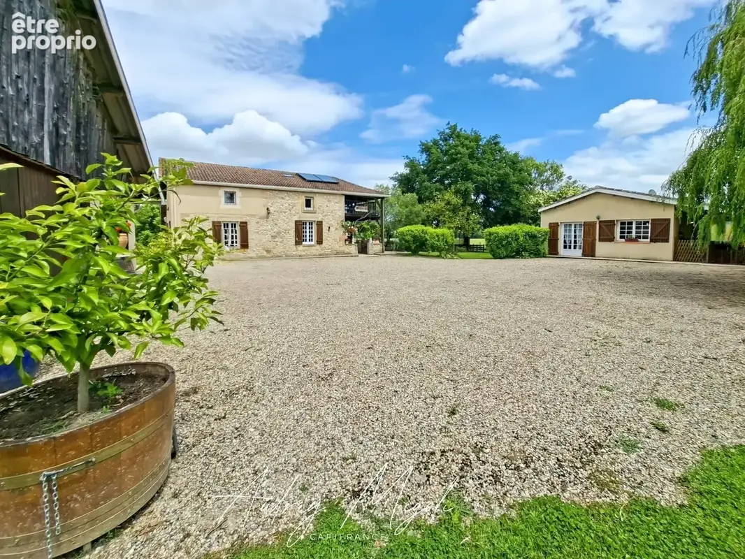 Propriété en pierre avec maison, gîte, 245m², 7 chambres, piscine, 300m² de dépendances, parc de 2,5 hectares - photo 38