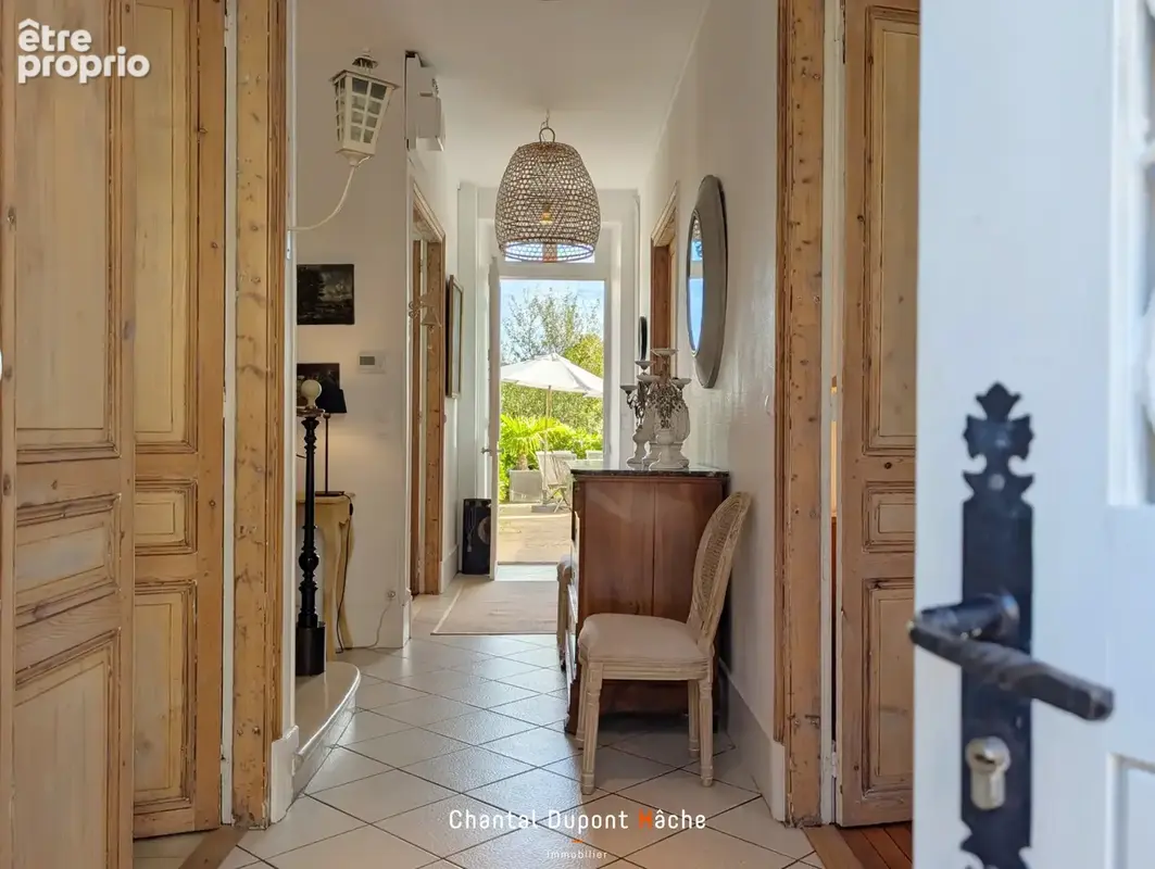 CHARTRES GRAND PRES - Somptueuse maison fin XIXème avec 8 chambres et garage ! - photo 2