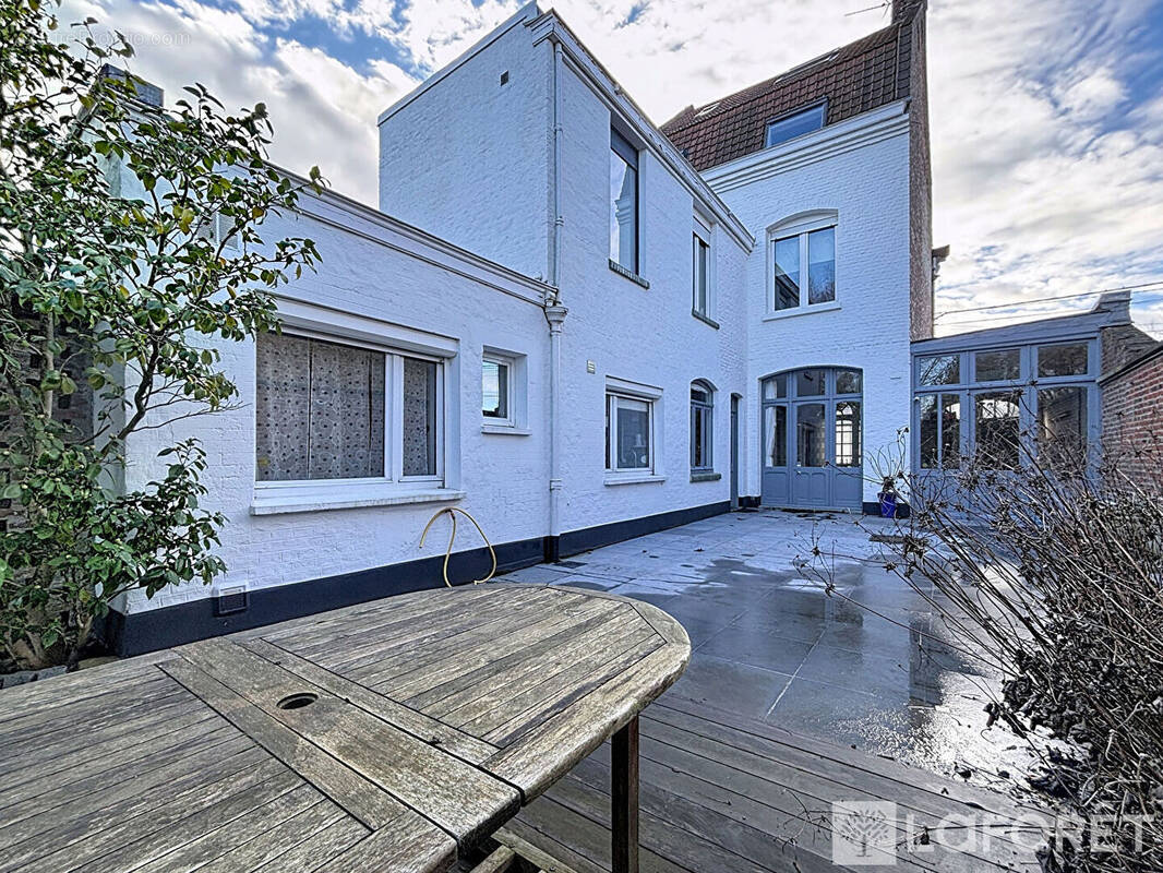 Maison à LA CHAPELLE-D'ARMENTIERES