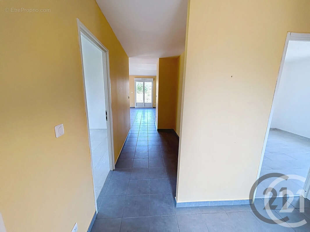 Maison 101 m² à Coolus  - photo 10