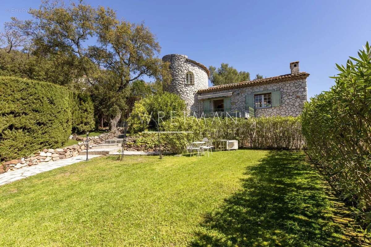 Maison à MANDELIEU-LA-NAPOULE