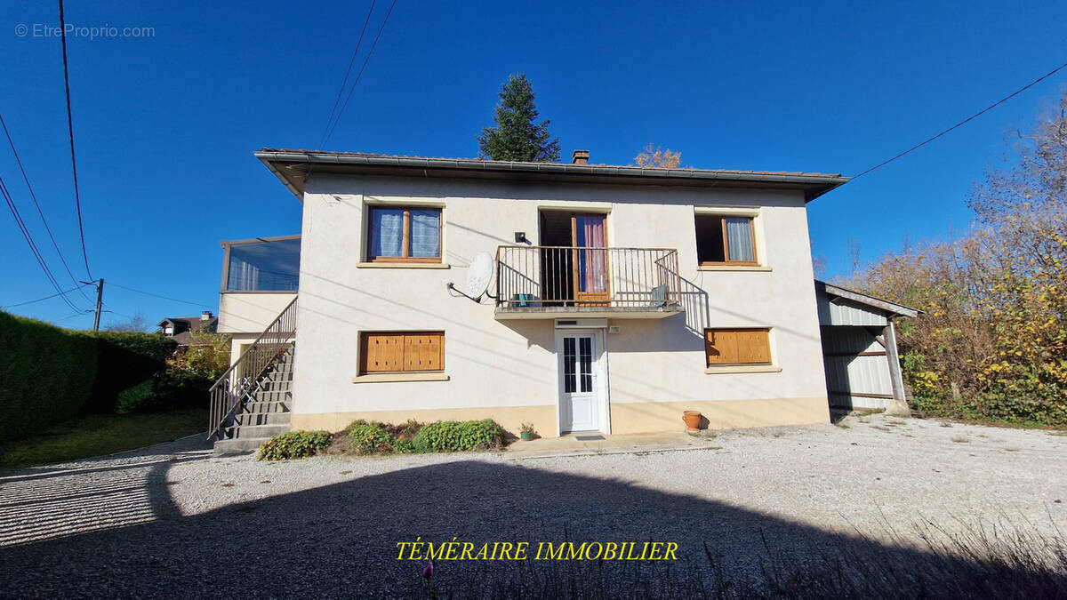 Maison à MONNET-LA-VILLE