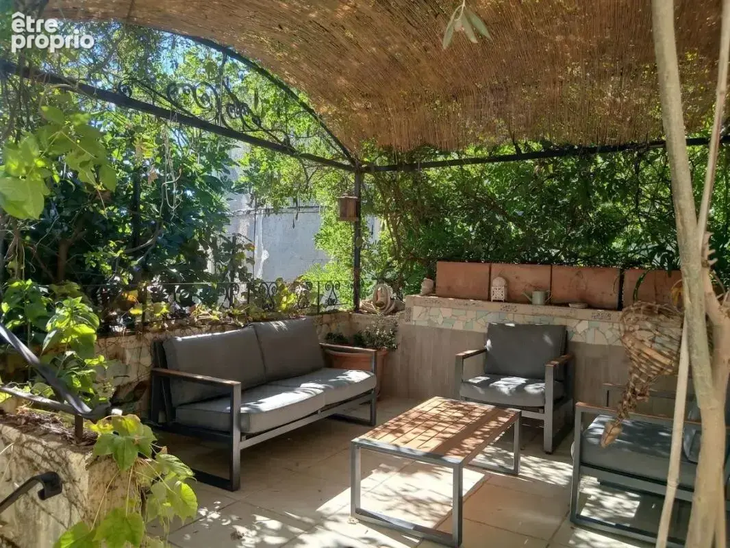 Photo Maison à Saint-Quentin-La-Poterie au prix de 328 000€