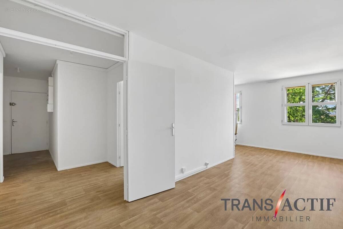 Appartement à COURCOURONNES