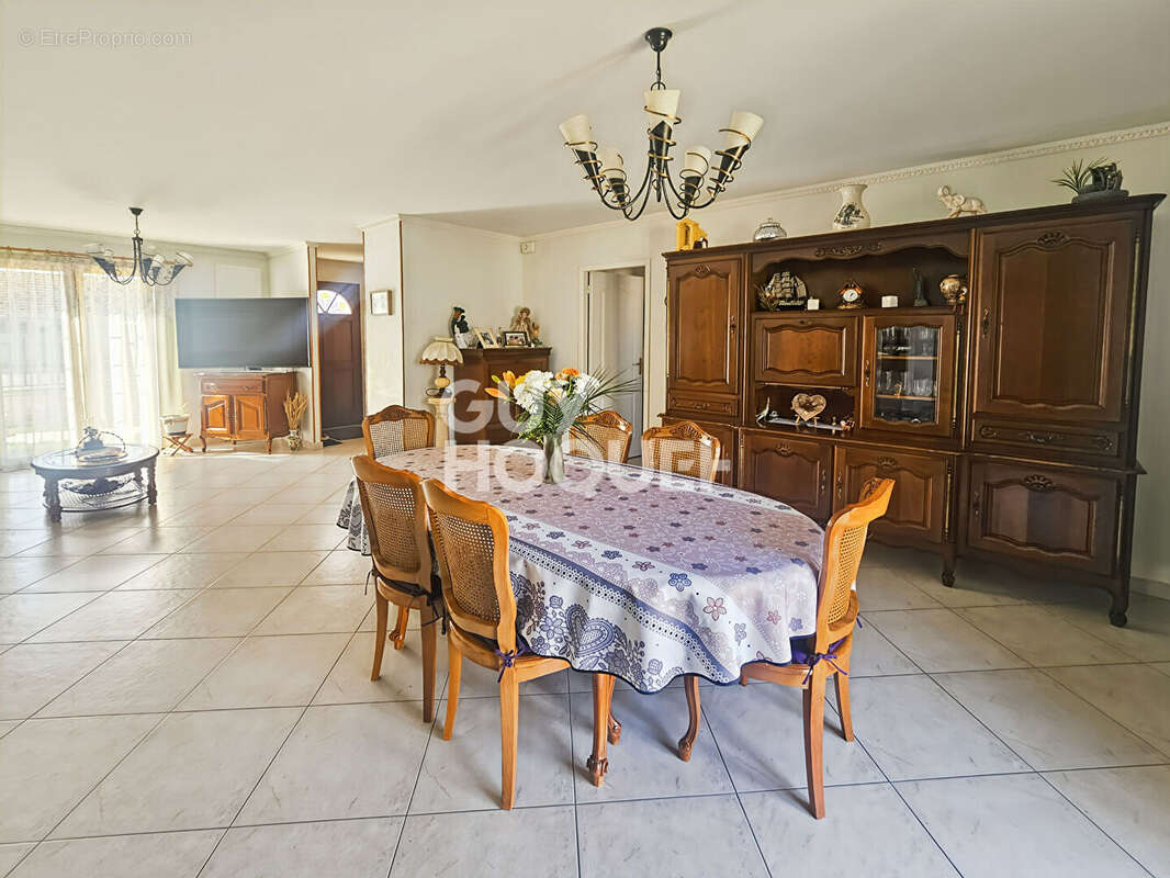 Maison à FONTENAY-TRESIGNY