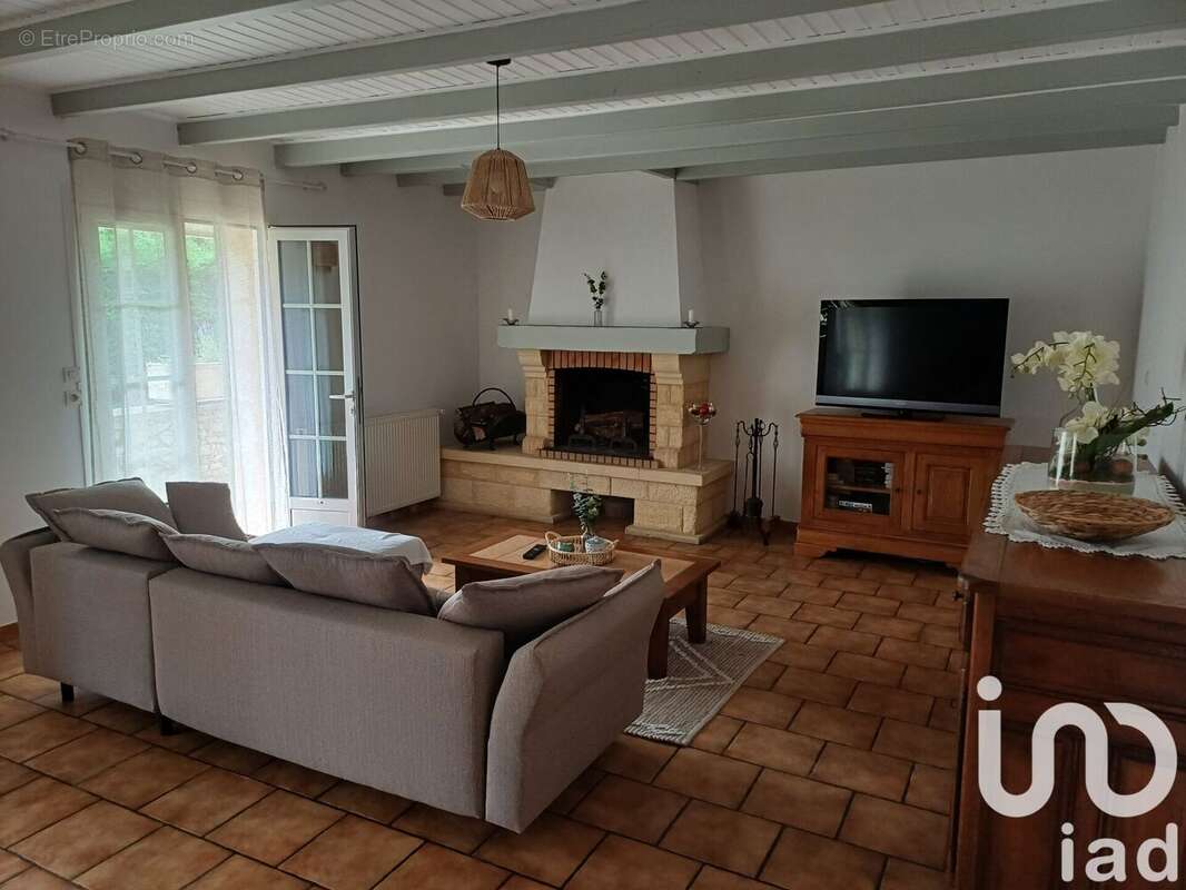 Maison 139 m² à Saint-Laurent-Des-Vignes  - photo 5