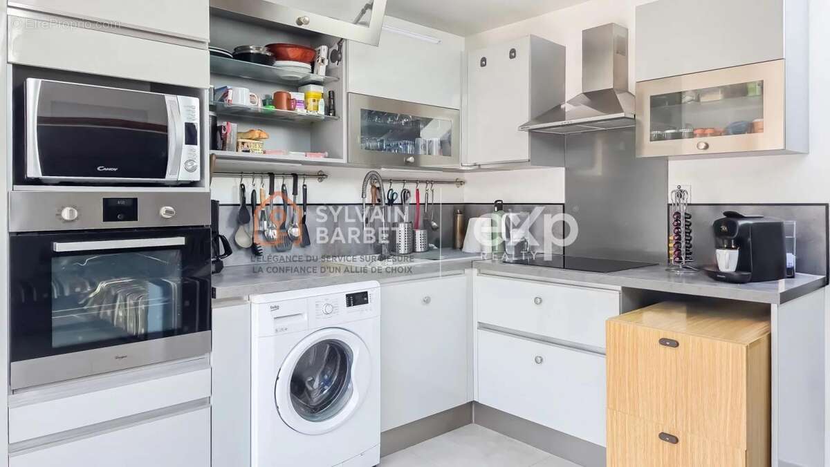 Appartement à SOLLIES-PONT