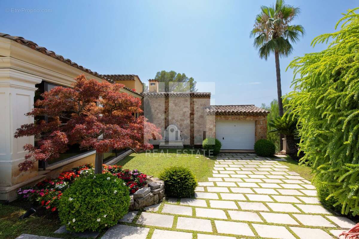 Sole agent - domaine sécurisé - au calme - vue village - photo 14
