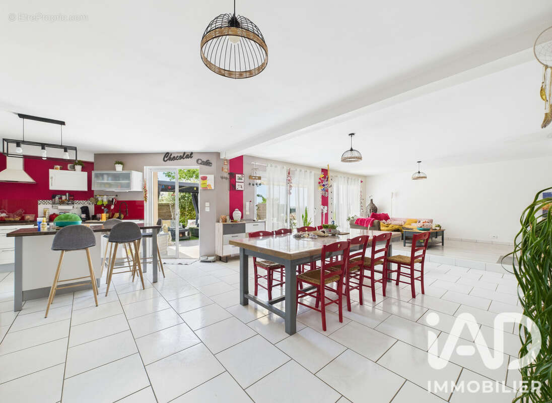 Maison 174 m² à Noyant-De-Touraine  - photo 3