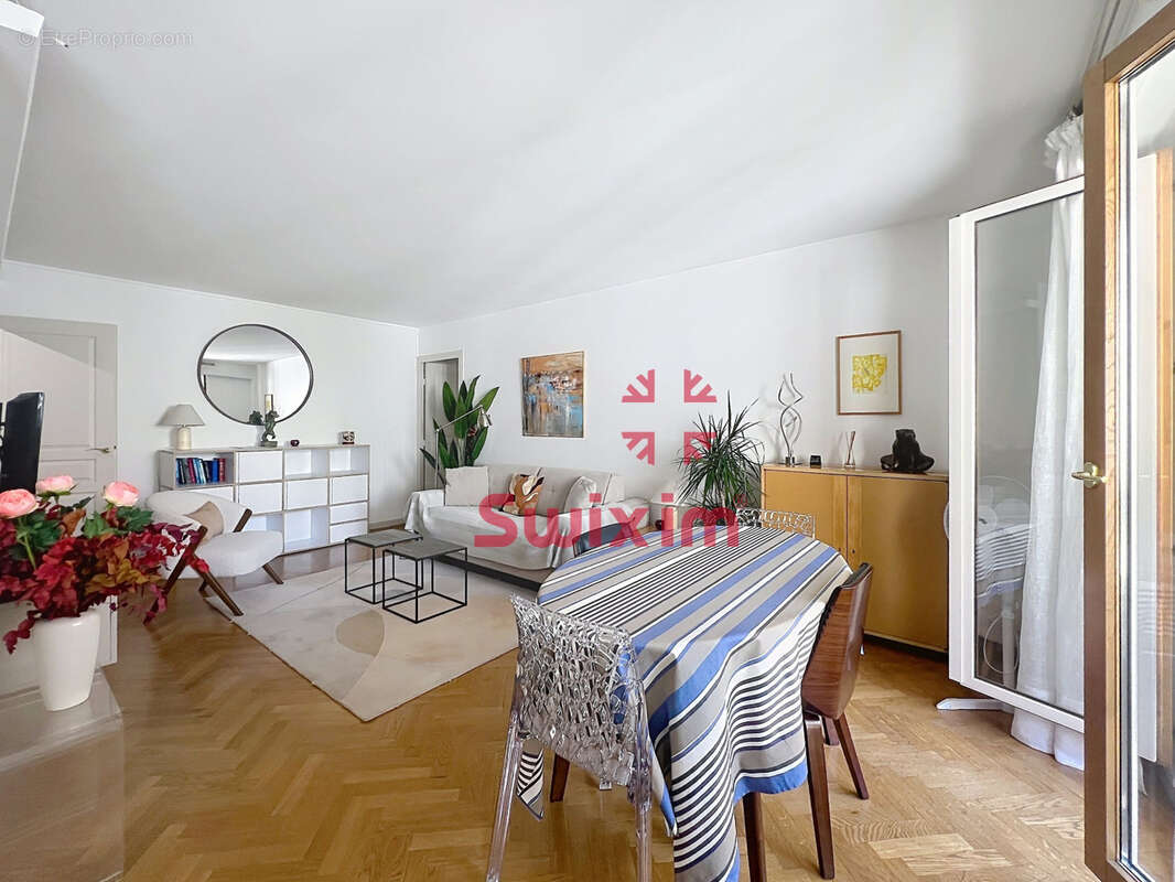 Appartement à PARIS-11E