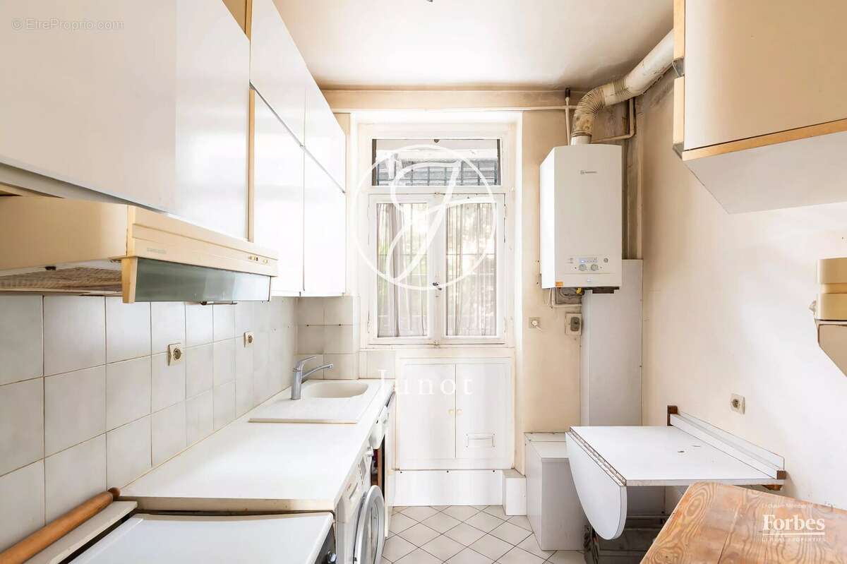 Paris 16e - MAIRIE / TOUR - Appartement - 5 pièces - 91,29m² Carrez - 2/3 chambres - photo 9
