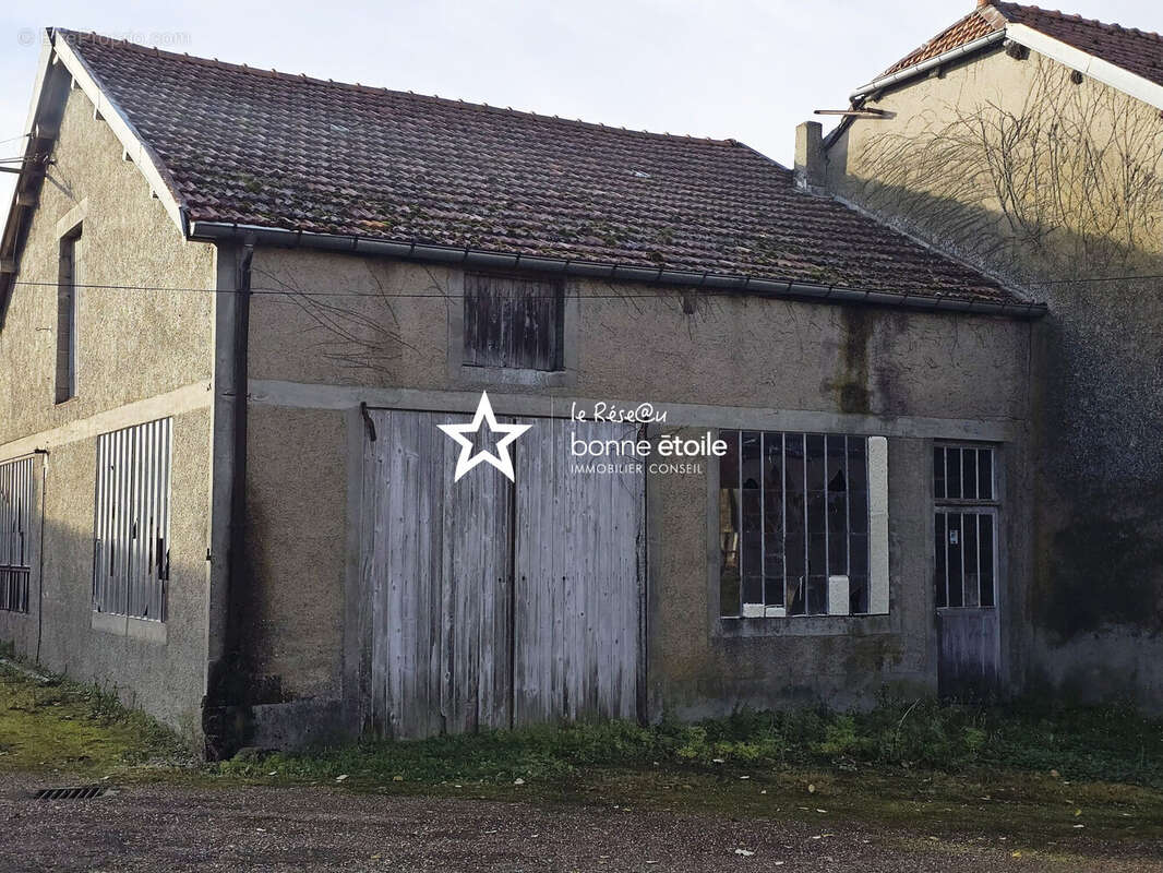 Maison à NEUILLY-L&#039;EVEQUE