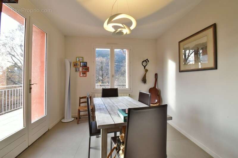 Maison à ENTREPIERRES