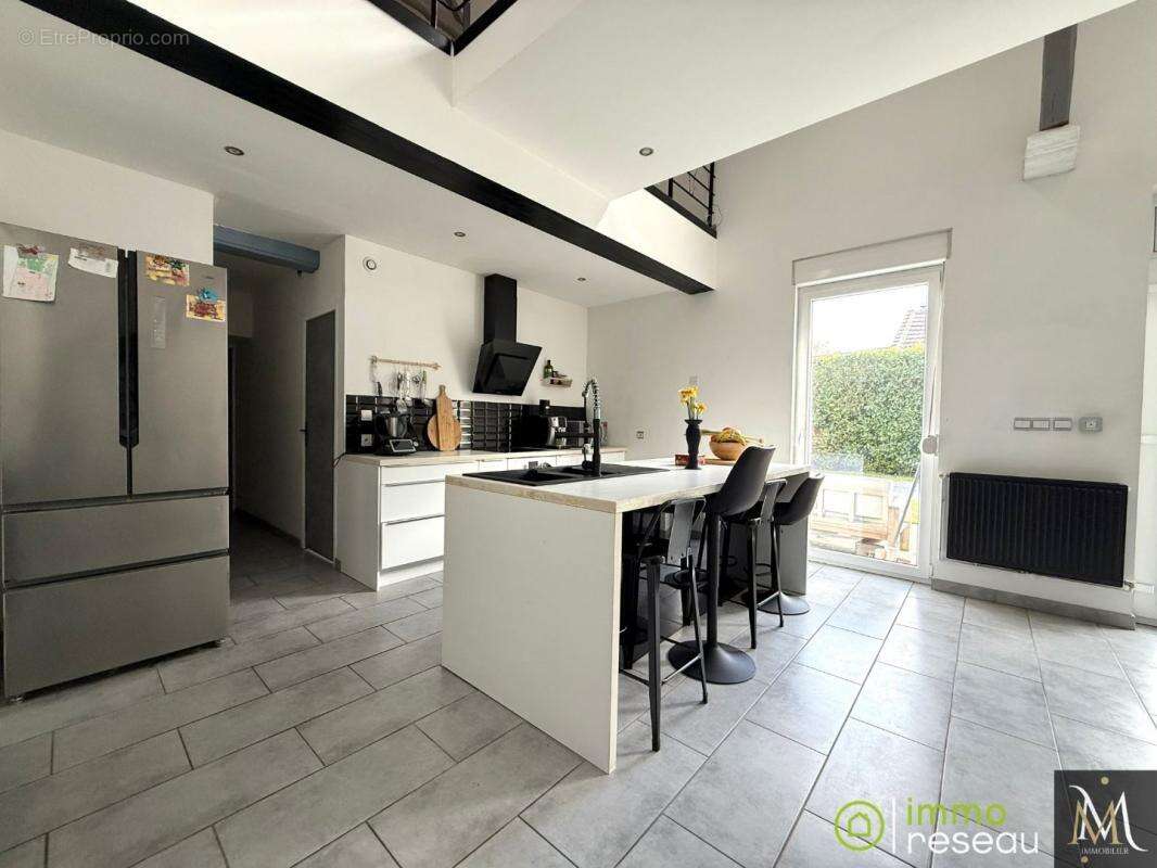 Maison à JENLAIN