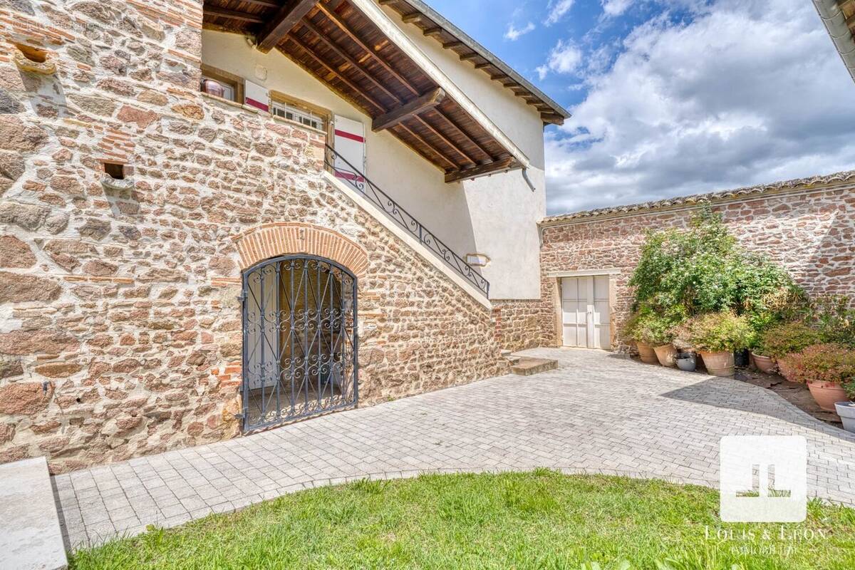 Maison à SAINT-ETIENNE-LA-VARENNE