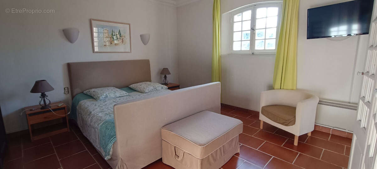 ** MAISON de Plain-pied ** Terrasses & Piscine ** Dépendances ** Garage & Stationnements ** - photo 11