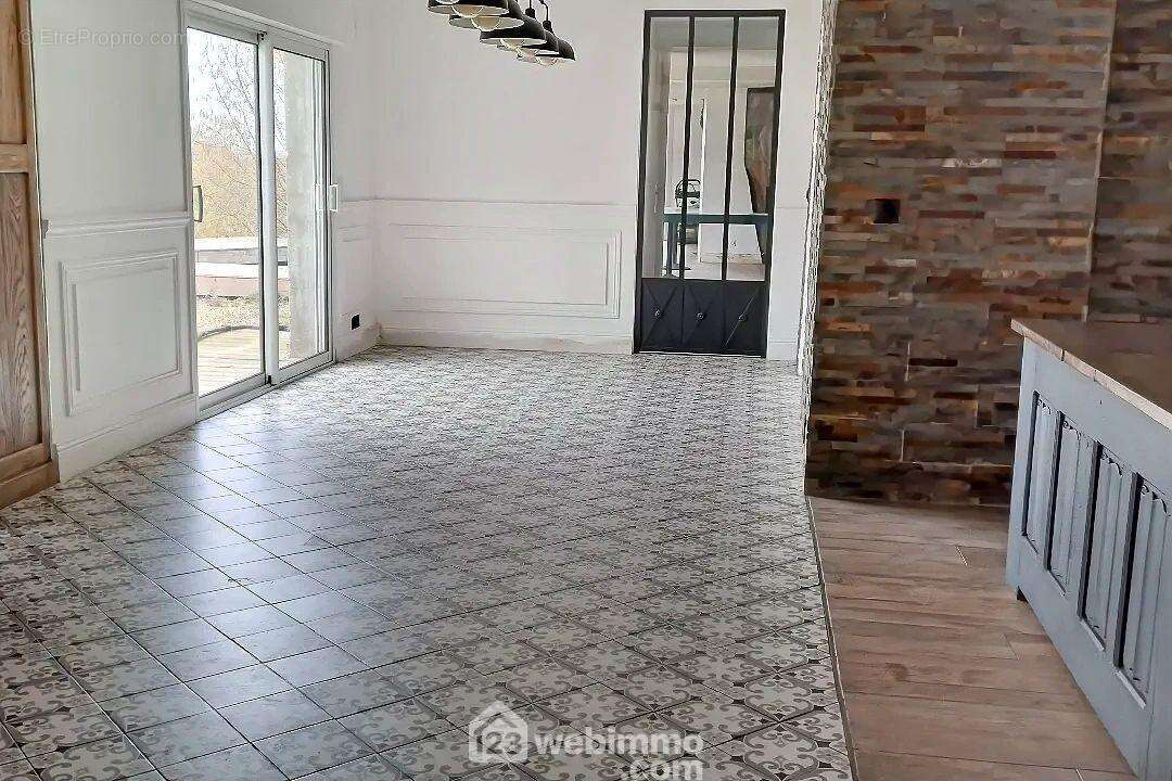 Salle à manger - Maison à CHALONNES-SUR-LOIRE