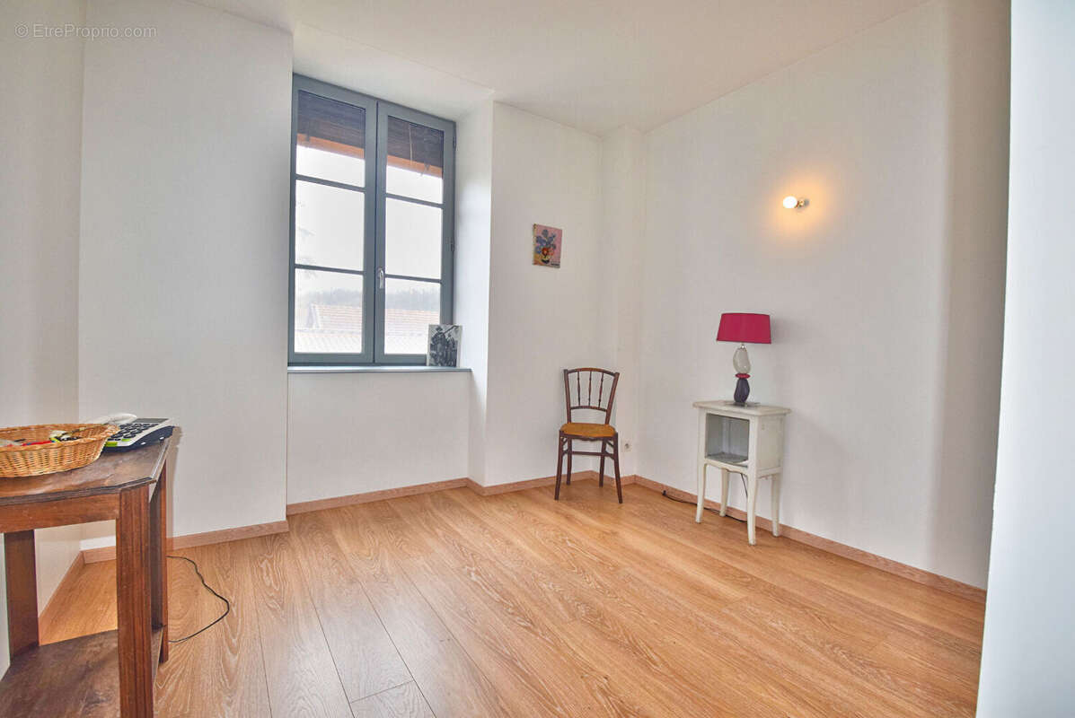 Appartement à L'ARBRESLE