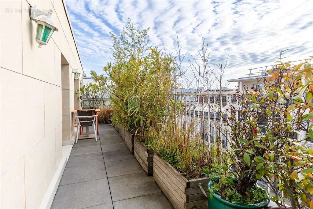 Appartement à PARIS-14E