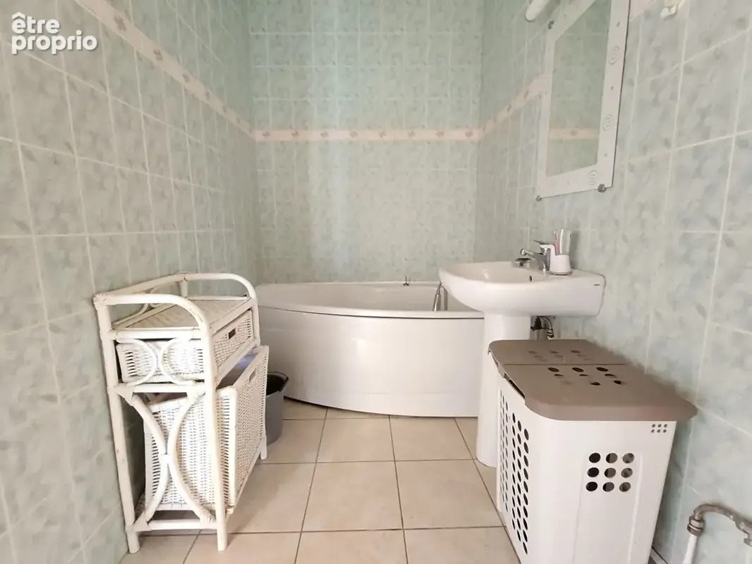 Baisse de prix - t4 rénové de 93 m² - 3 chambres - ascenseur - cave - photo 9