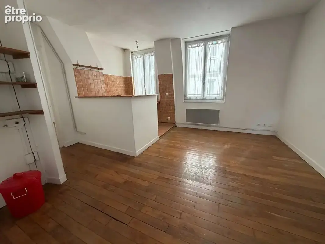 Appartement 3 pièces à fort potentiel FAUBOURG SAINT ANTOINE - photo 1