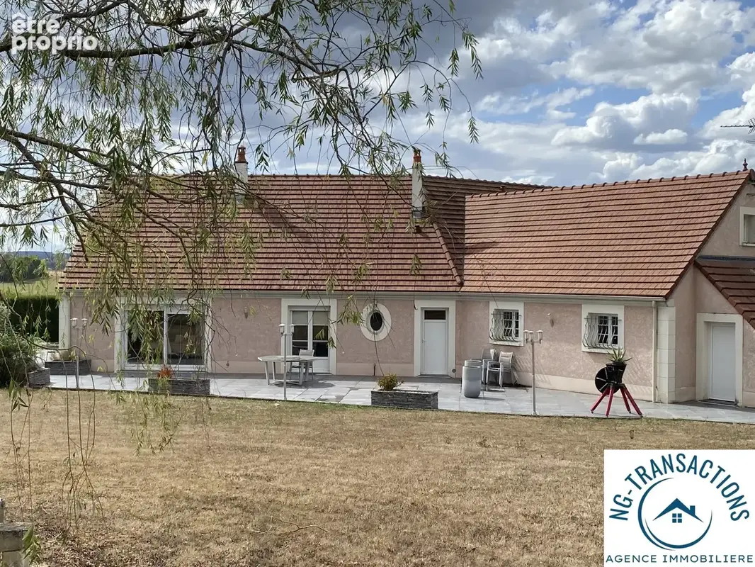 Belle maison de plain-pied avec une vue panoramique sur la campagne. - photo 16