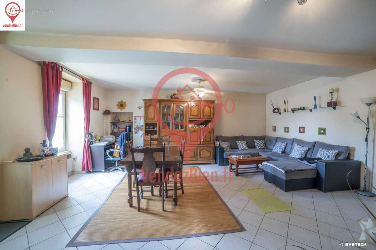 Maison à MOULINS-SUR-YEVRE