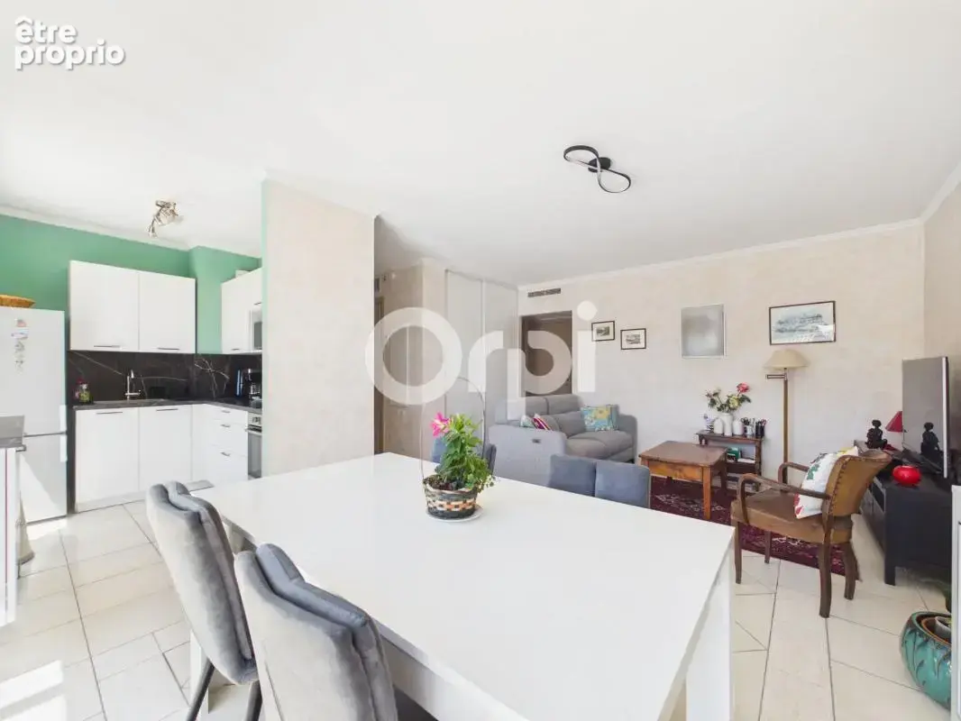 Lumineux  - dernier etage - grande terrasse - faibles charges - photo 3