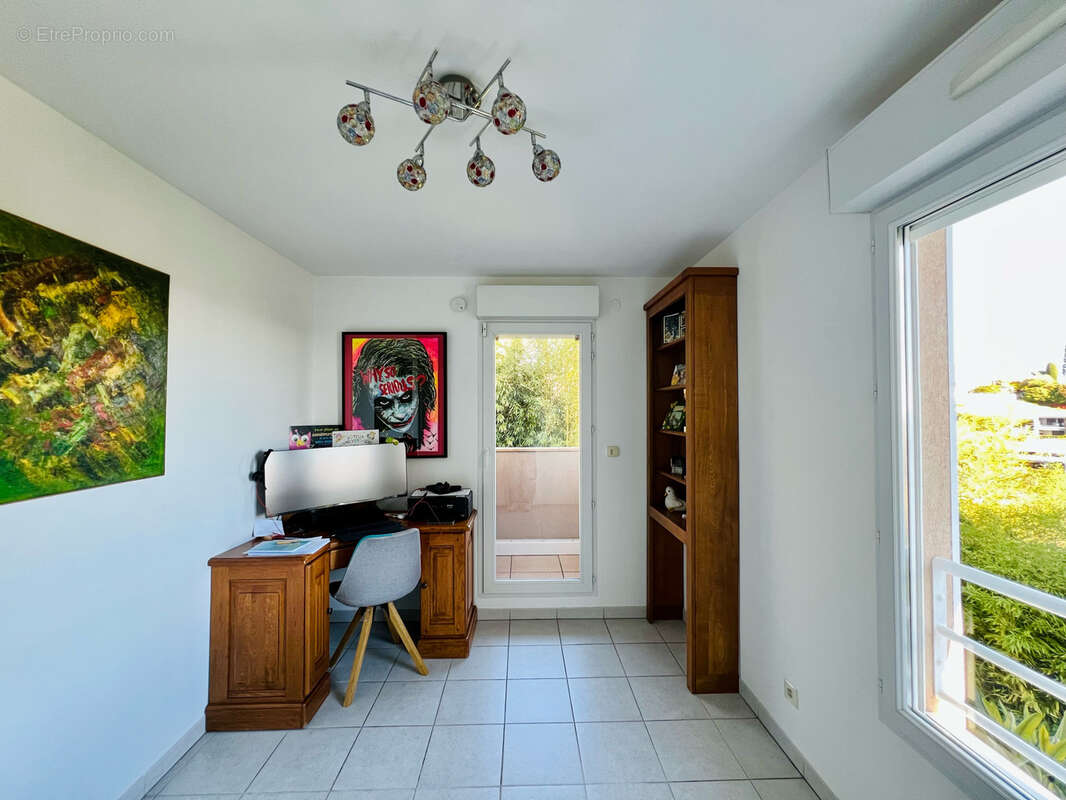 Appartement à SAINT-LAURENT-DU-VAR