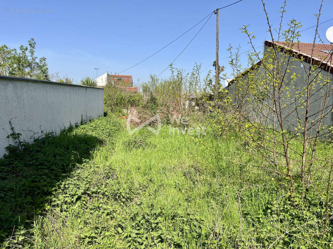 Terrain à NANTERRE