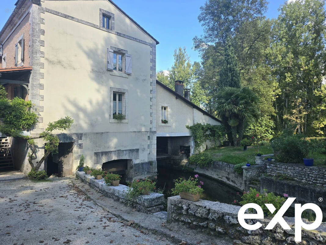 Maison à VILLETOUREIX