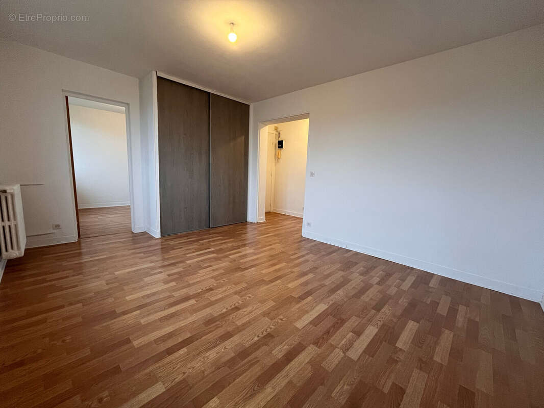 Appartement à LES CLAYES-SOUS-BOIS