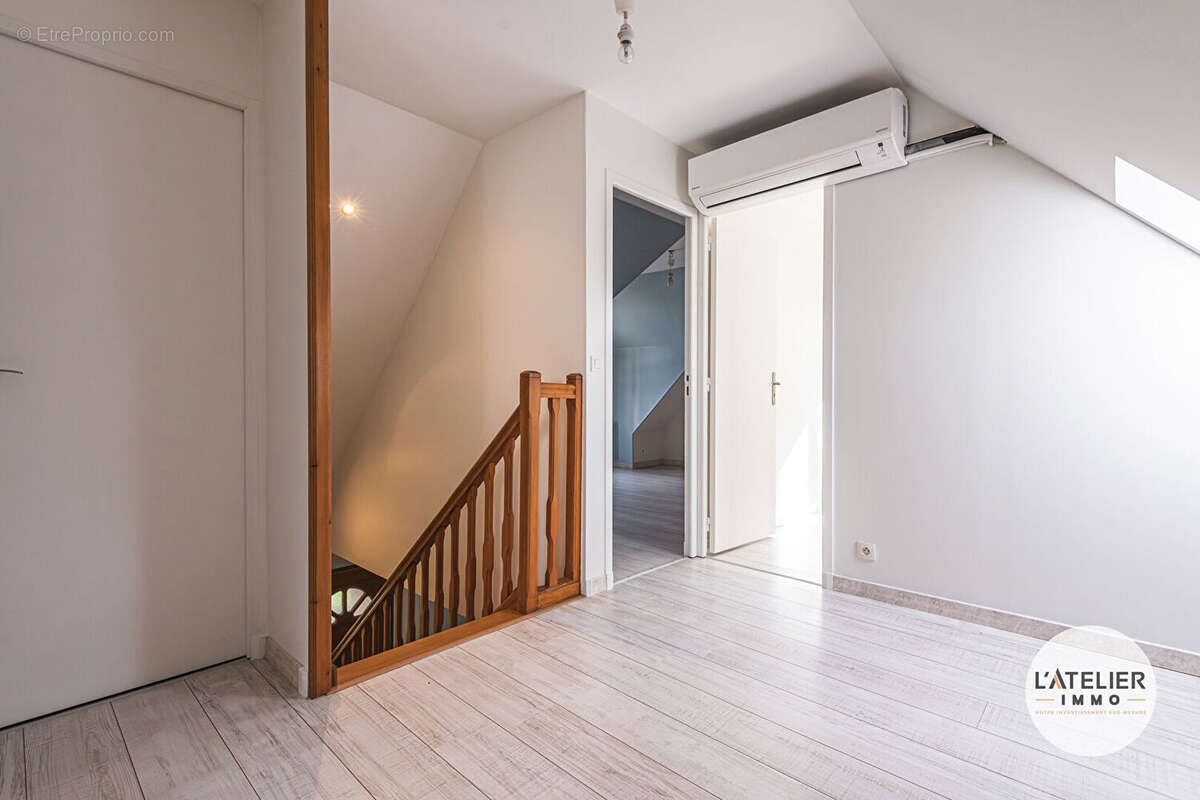 Maison à GUIGNICOURT