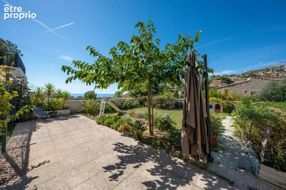 T3 avec jardin & vue mer + double garage fermée - L'Estaque - photo 2