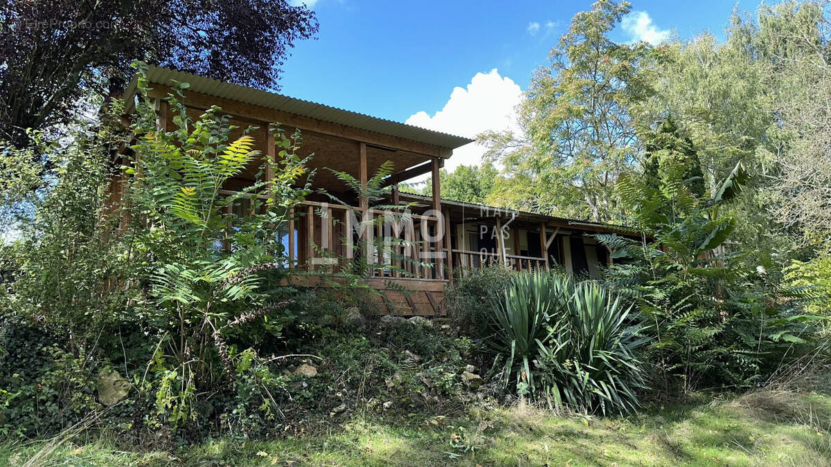 Terrain à MONTREUIL-LE-HENRI