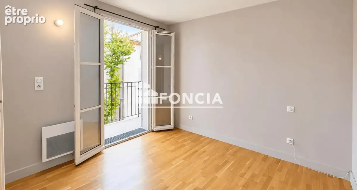Villeneuve-lès-Avignon centre – T2 avec balcon et parking privatif - photo 5