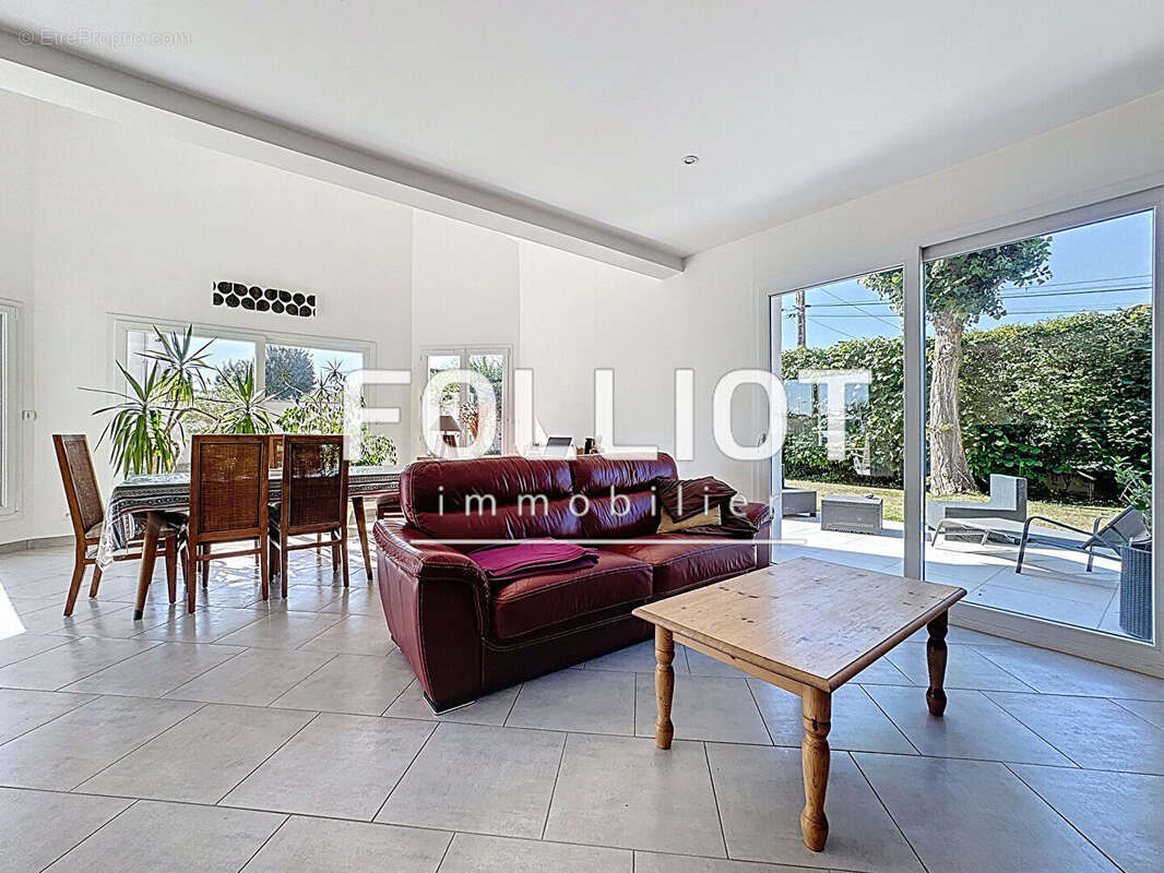 Maison à MAY-SUR-ORNE