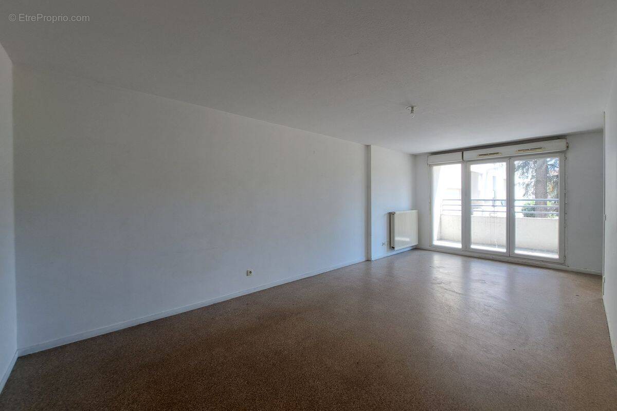 Appartement à MEYZIEU