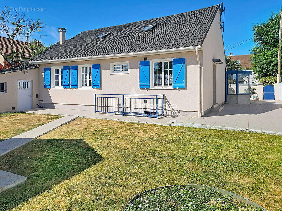 Maison familiale avec véranda chauffée à Ozoir-la-Ferrière - photo 13