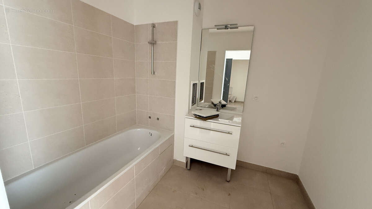 Appartement à LES CLAYES-SOUS-BOIS