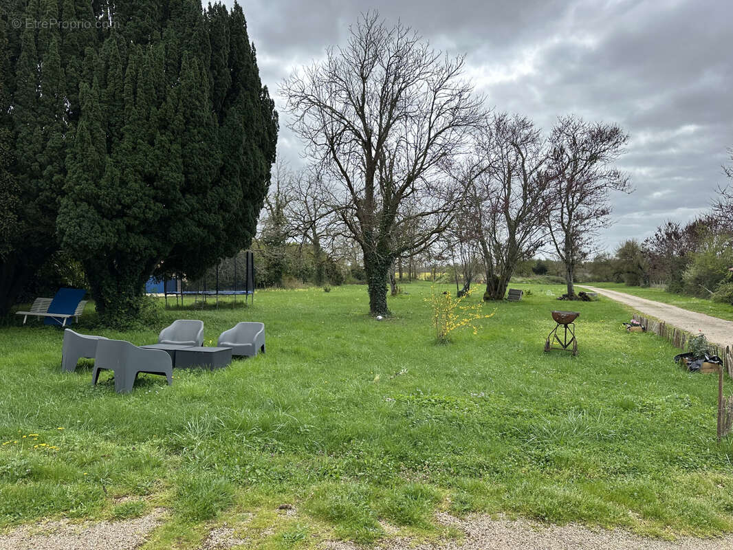 Propriété de caractère rénovée avec dépendances rénovées , Sigogne. - photo 10